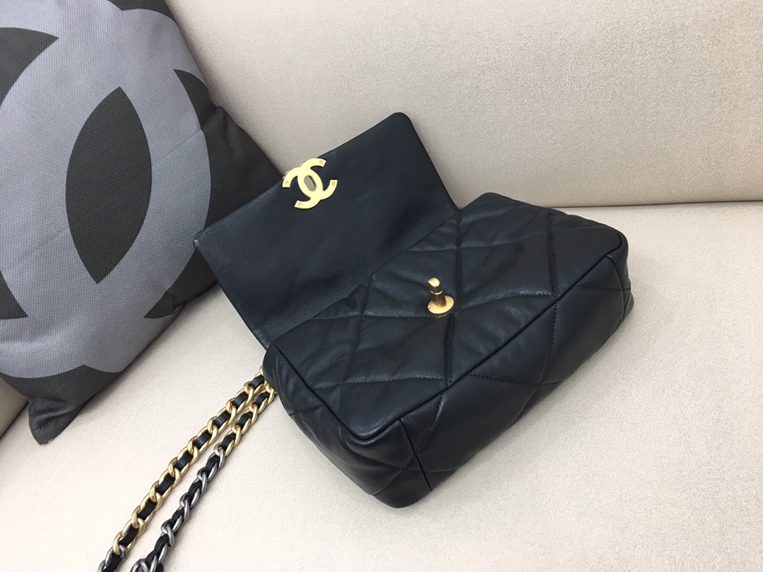 Lambskin 19 Handbag Flap Bag AS1160 Black